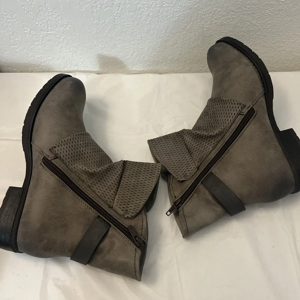 BKE SOLE Myla Ankle boot Charcoal Womens Sz 10M Festival Buckle Western Side Zip